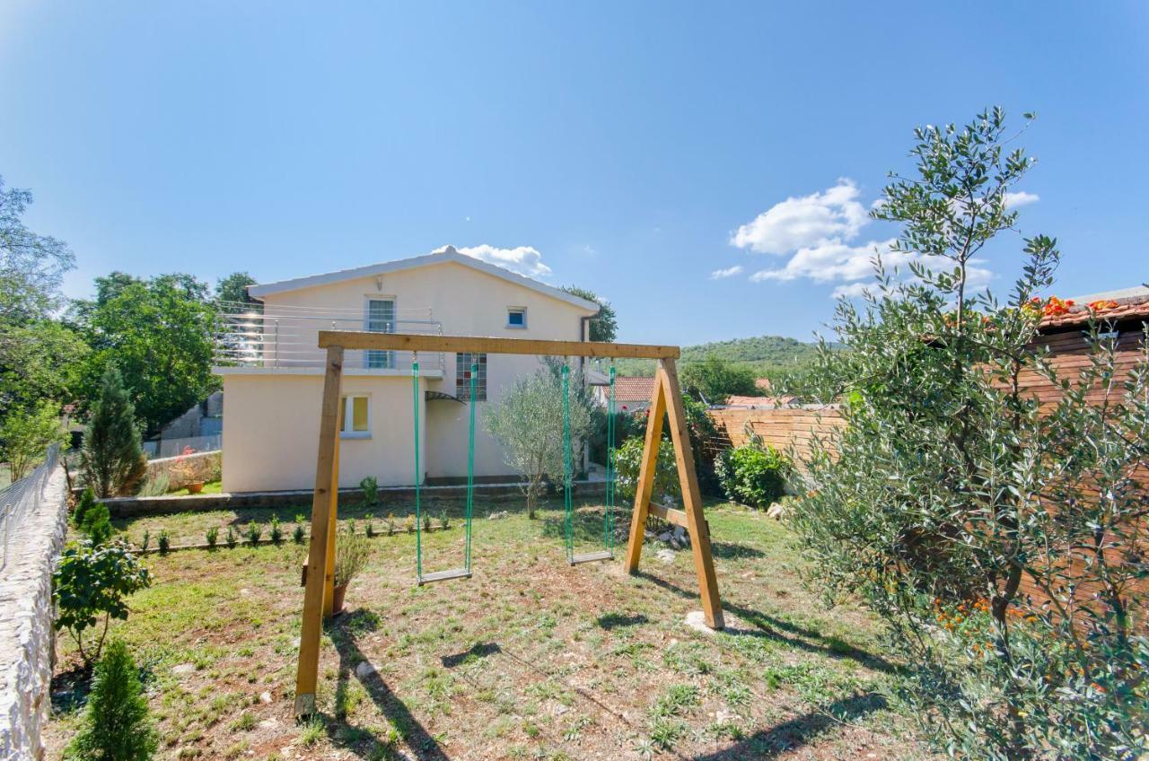 Dalmatian Village Charm - Spacious Villa With Pool Near Trogir Primorski Dolac Exterior photo